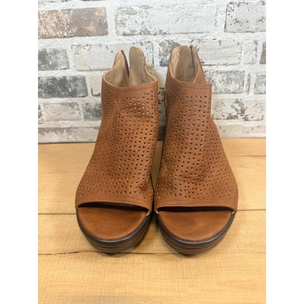 Soul Naturalizer Sandals Women 8M Tan Perforated Laser Cut Wedge Heel New